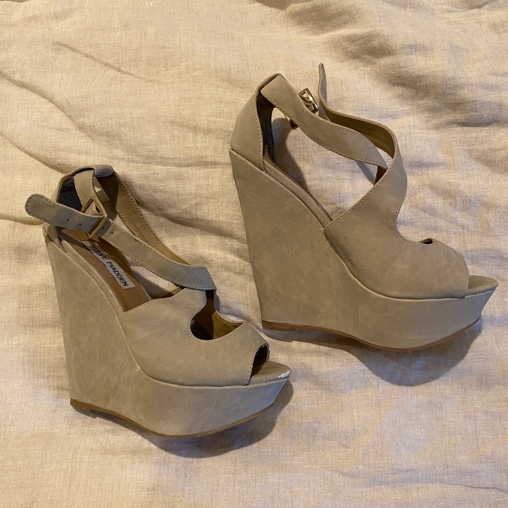 Steve Madden Nude Wedges